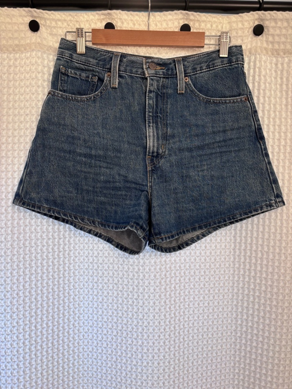 Levi’s mom shorts